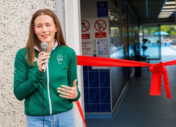 Special guest Róisín Ní Ríain (current World Para Swimming champion in the 100m backstroke) addresses the crowd at the grand reopening of the Bagenalstown Swimming Pool Photos: michaelorourkephotography.ie