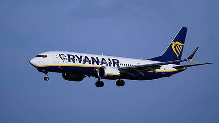 Ryanair introduces €500 fines for disruptive passengers