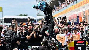 Lando Norris and Oscar Piastri collide as George Russell triumphs at Canadian GP Lando Norris and Oscar Piastri collide as George Russell triumphs at Canadian GP