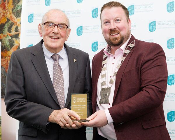 Liam Murphy accepts his Cathaoirleach Award
