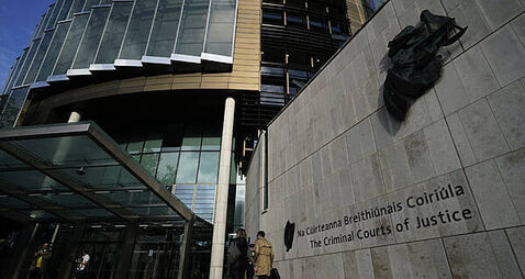 Murder accused called friend 'rat' and 'supergrass' hours before fatal stabbing, court hears