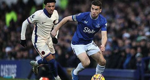 Everton captain Coleman signs one-year contact extension