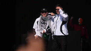 In Pictures: Glastonbury fans beat the heat as Kneecap and Pulp perform