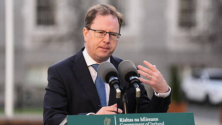 Calls for Higher Education Minister to clarify student fee comments