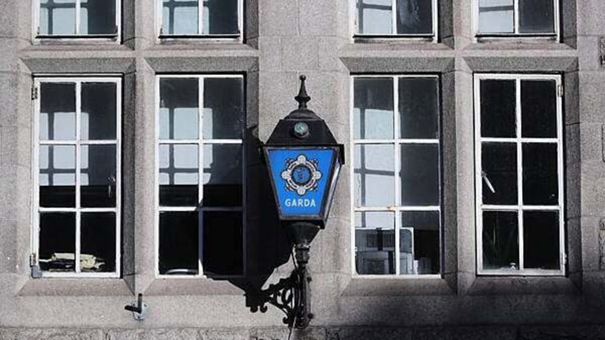 Gardaí questioning man (40s) in connection with discovery of 'viable' bomb in Limerick