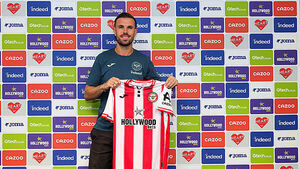 Jordan Henderson completes free-transfer switch to Brentford Jordan Henderson completes free-transfer switch to Brentford