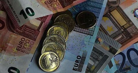 One in five people saving more than €125 per month