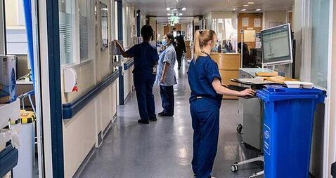Number of people waiting on trolleys in emergency department down by 10% – HSE