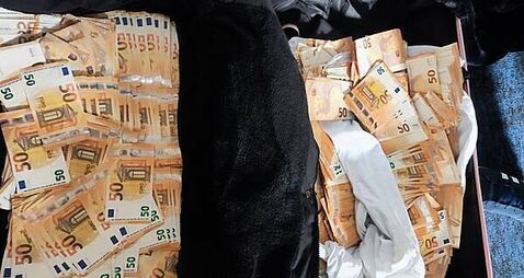 Three men arrested after gardaí find almost €350,000 cash in suitcase