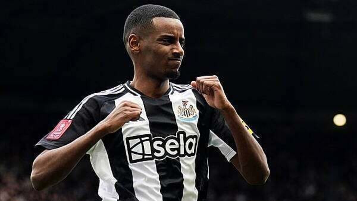 Eddie Howe admits Alexander Isak situation is ‘far from ideal’
