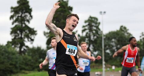 Lawler claims national title in stunning style