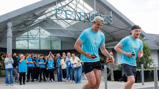 <p>Sean Quinlan and Scott Gibbons set off on their 4x4x48 Challenge (running 4km every four hours for 48 hours) in aid of Éist, cheered on by staff members of Penneys Photos: michaelorourkephotography.ie</p>