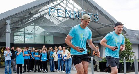 Seán and Scott go the extra mile, with help from Penneys 