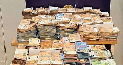 Three men arrested and almost €1.3m in cash seized in south Dublin