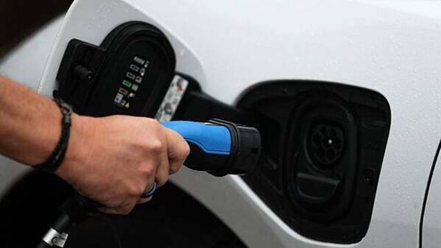 Number of new electric cars licensed a third higher than in 2024