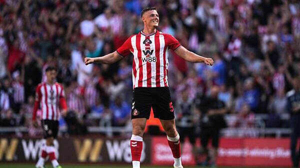 Sunderland beat West Ham on return to Premier League