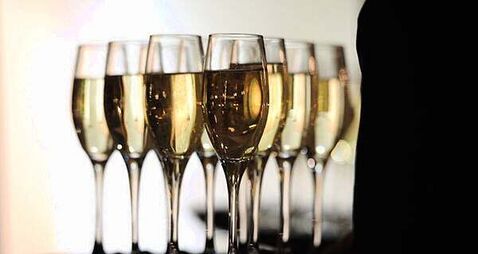 Restaurants hosting 'bottomless brunches’ in breach of alcohol legislation, study finds