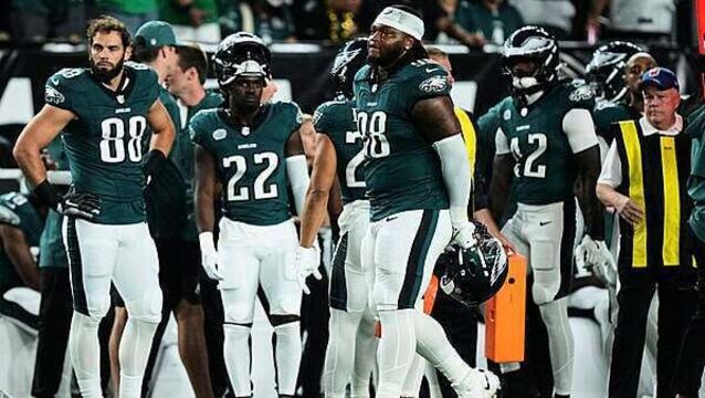 Jalen Carter ejected in opening seconds as Philadelphia Eagles win first game