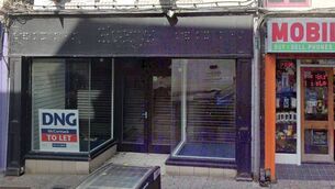 <p>A new deli/retail unit will occupy a former sports shop on Tullow Street. Image: Google Maps</p>