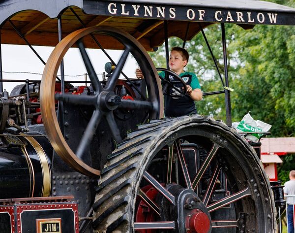 Kyle Glynn drives a 1900 J&H Mclaren traction engine Kyle Glynn drives a 1900 J&H Mclaren traction engine