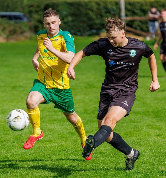 New Oak’s Luke Ramsbottom on the attack with Crettyard’s Gearoid Cuddihy for company. Photo:© Michael O'Rourke Photography 2025