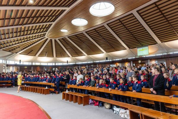 Pupils, teachers and family gather in Askea Church for the Holy Family NS opening Mass Photos: michaelorourkephotography.ie