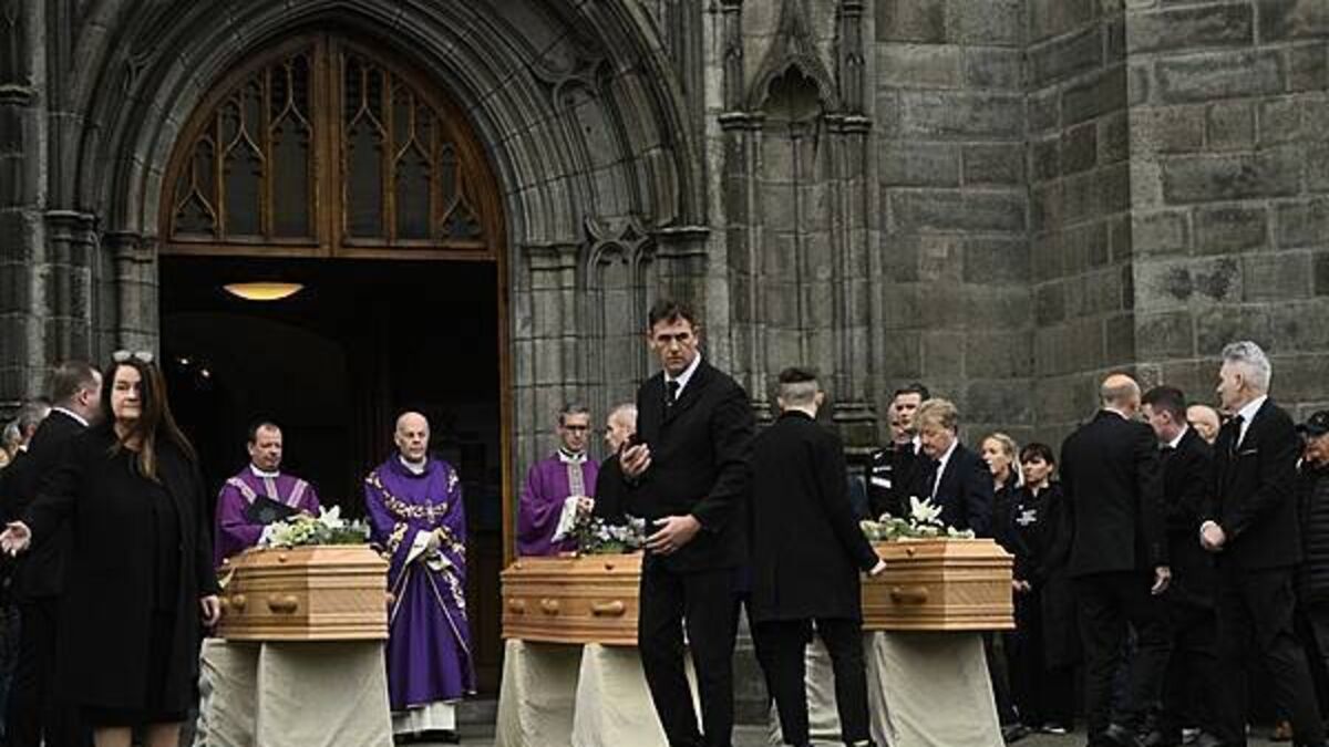 ‘Extraordinary’ outpouring of love for family members killed in Co Louth