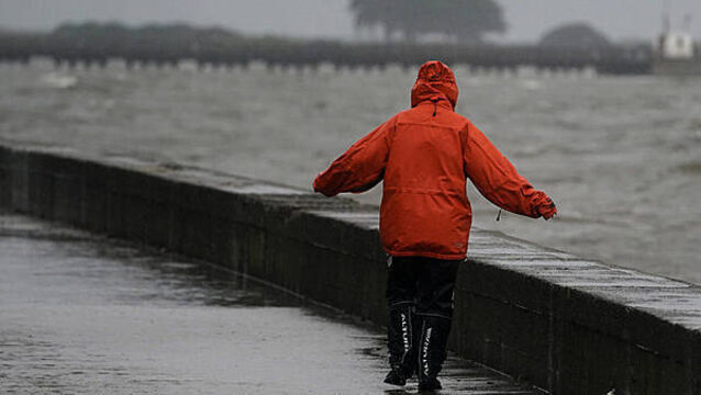 Met Éireann issues orange and yellow rain warnings