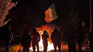 Six arrests as gardaí condemn ‘mob thuggery’ Six arrests as gardaí condemn ‘mob thuggery’