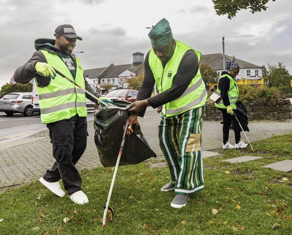 Adetula Temiola, Abbie Odua and Keji Tbadebo tackling litter on Potato Market, Carlow Adetula Temiola, Abbie Odua and Keji Tbadebo tackling litter on Potato Market, Carlow