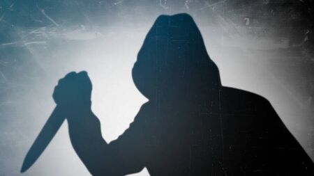 Knife and hammer-wielding robber strikes Carlow shop
