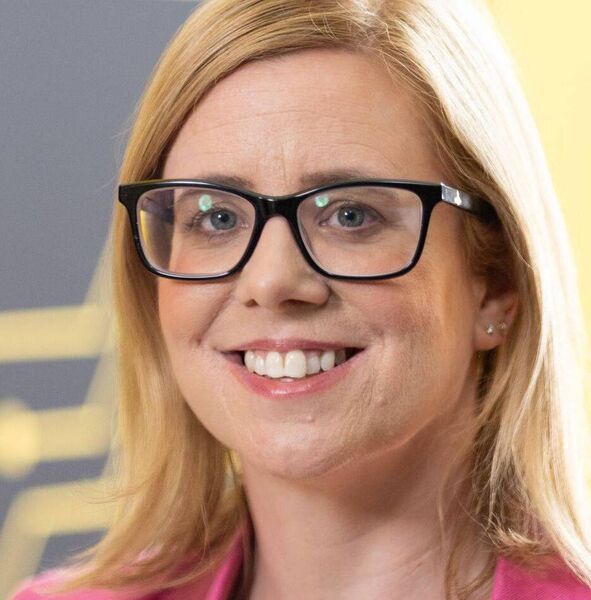 Author Eimear Ní Bhraonáin Author Eimear Ní Bhraonáin