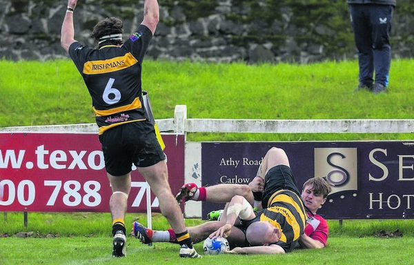 The all count no matter what way you get them. Carlow’s Daniel Gray crosses over for County Carlow’s second try.