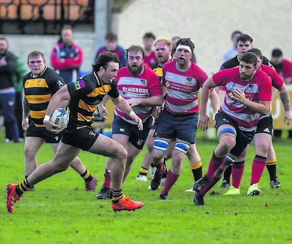 Sean Quinlan uses his quick pace as he heads for the try line and Carlow’s first try.