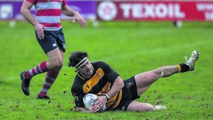 Carlow hold on for bonus point win