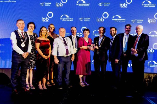 Limerick mayor John Moran presents Kathryn Wall and Caroline Keating of Carlow Regional Youth Services with a judges' special award