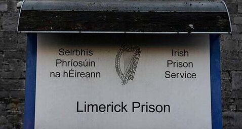 Manhunt underway after prisoner escapes from custody during hospital visit Manhunt underway after prisoner escapes from custody during hospital visit