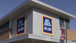 Man steals from Aldi, hassles students