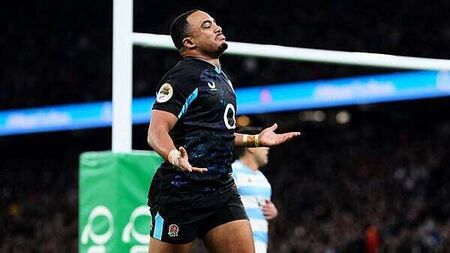 England complete autumn sweep by holding off Argentina fightback