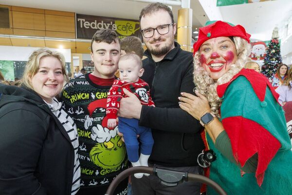 Wobbly Wobbly Wendy is pictured with Jessica and Taylor Lyons and Logan and Ryan Farrell in the Fairgreen Shopping Centre as they wait the arrival of Santa Claus