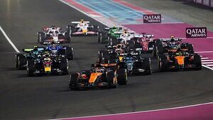 Lando Norris sees lead cut as Oscar Piastri cruises to Qatar sprint victory