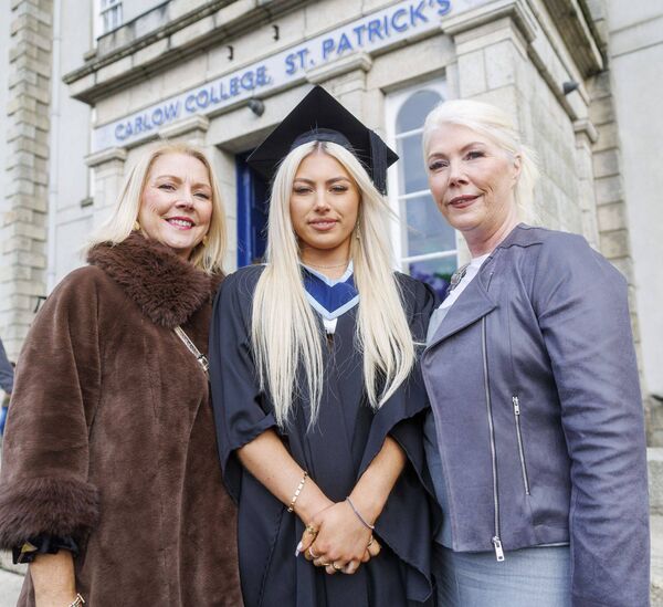 Holly Dempsey with her mother Ruth (right) and Rebecca Kavanagh Holly Dempsey with her mother Ruth (right) and Rebecca Kavanagh