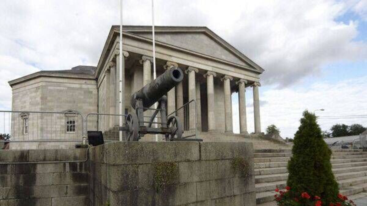 Carlow man fined €200 for drunken stumbling on road on Halloween night