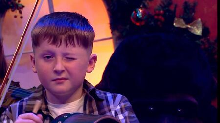 Cheeky County Carlow musician winks perfectly during Toy Show performance