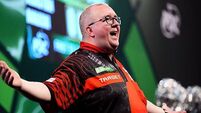 Stephen Bunting holds nerve to edge into second round of World Championship