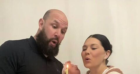 US couple have box of clay from Tipperary shipped 4,000 miles so daughter can take first steps on Irish soil