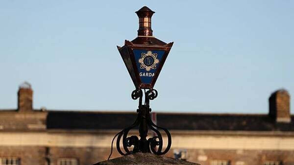 Man (60s) seriously injured in single-car crash