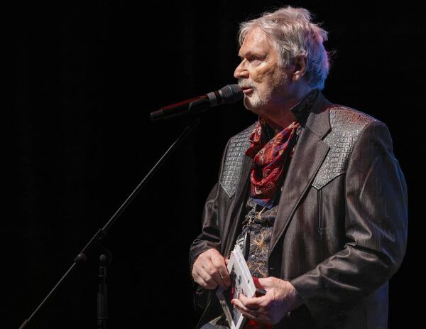 Patrick Bergin recites a poem written by his father, Paddy Patrick Bergin recites a poem written by his father, Paddy