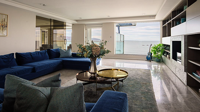 Three homes for a Christmas morning by the beach