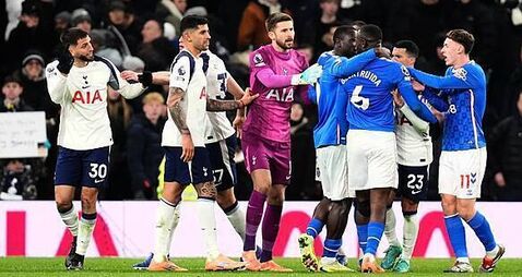 Tottenham booed off after Sunderland draw as pressure mounts on Thomas Frank